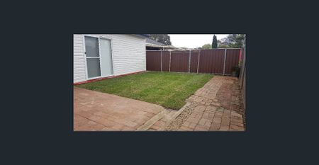 Conveniently located granny flat!!! - Photo 3