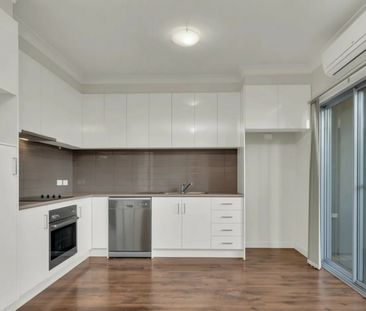 MODERN LIVING FOR MODERN PROFESSIONALS - Photo 6