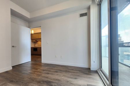 For Lease - 8 Eglinton Avenue Unit# 1104, Toronto, Ontario - Photo 5