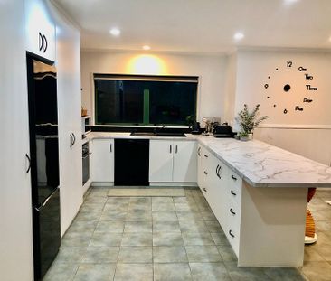 Stunning Fully Furnished Home Near Lake Taupō - Photo 4