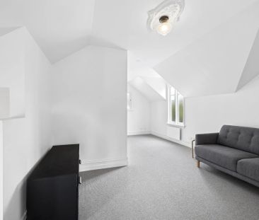 Spacious Family Living in the Heart of Trentham - Photo 1