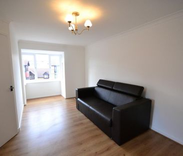 3 bedroom flat to rent - Photo 6