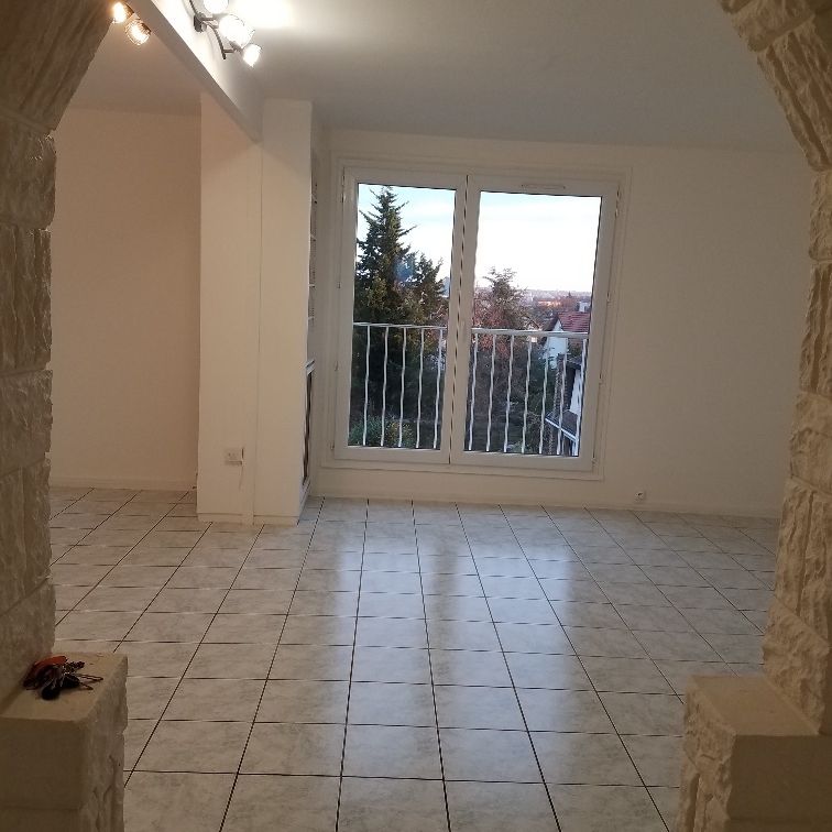Location Appartement 3 pièces 64m² ST MAUR DES FOSSES 94100 - Photo 1