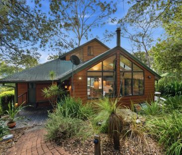 Fully Furnished Family Home Enjoying Stunning Water Views Includes ... - Photo 2