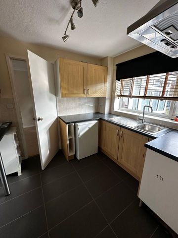 3 Bed Semi-Detached House, Fleet Close, NG7 - Photo 4