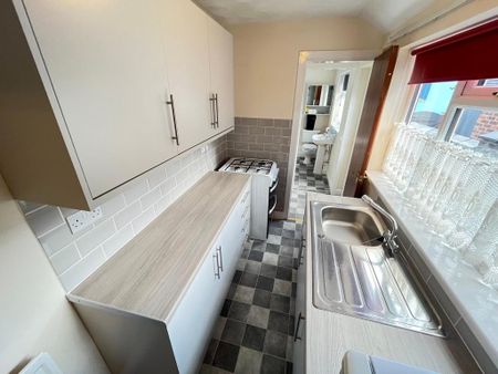 2 bedroom terraced house to rent - Photo 2