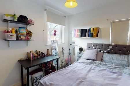 Ash Crescent , - Photo 4