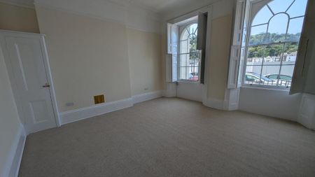 5 bedroom flat to rent - Photo 2