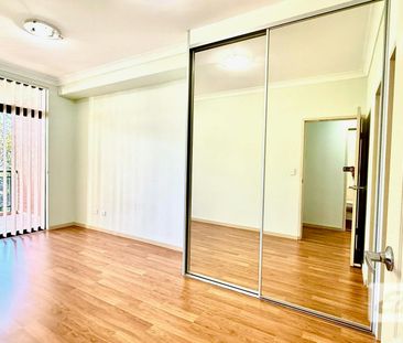 Modern 2-Bedroom Apartment in Prime Lidcombe Location - Photo 4