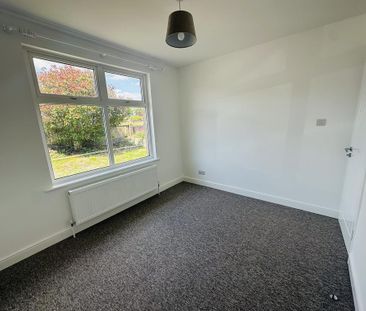 3 bedroom semi-detached bungalow to rent - Photo 3