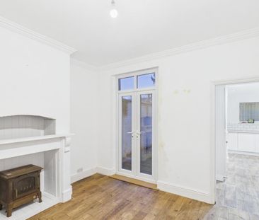 4 bedroom semi-detached house to rent - Photo 3