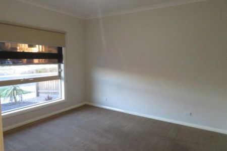 99 Fulham Way, - Photo 2