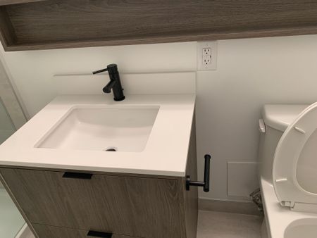 For Lease - 8888 Yonge Street Unit# 207, Richmond Hill, Ontario - Photo 2