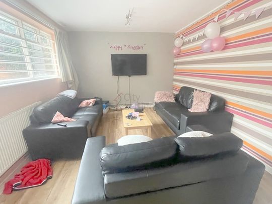 7 Bedroom Flat - Photo 1