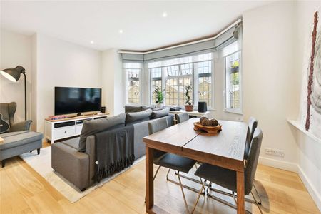 A lovely 3 bedroom flat, bright and modern in style, located on the first floor of a smart portered building in the heart of South Kensington, just off Brompton Cross. - Photo 3