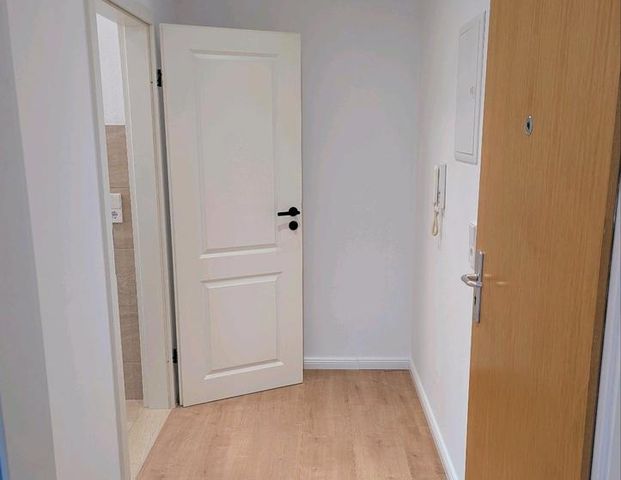 Helle 1-Zimmer Wohnung mit großem Balkon in Stuttgart-Süd - Photo 1