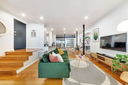 Fully Furnished Stylish One Bedroom Apartment - Photo 3