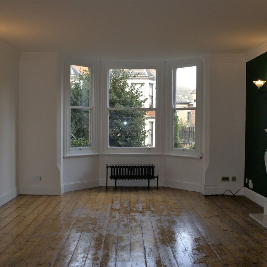 3 Bed Flat, Forest Road West, NG7 - Photo 1