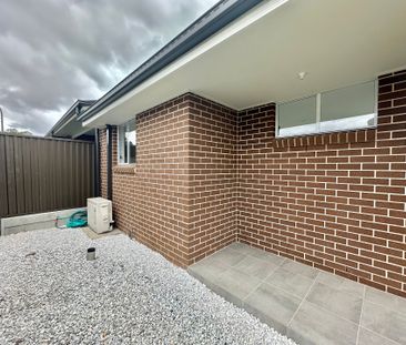 Modern Comfort & Style in a Prime Gledswood Hills Location - Photo 5