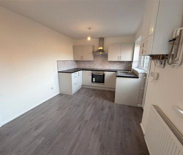 3 bedroom semi-detached house to rent - Photo 6