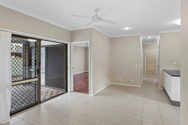 Spacious Family Living with Pool, Shed & Side Access Contact Julie Sykes 0438 050 110 - Photo 1
