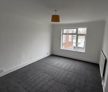 3 bedroom flat to rent - Photo 3