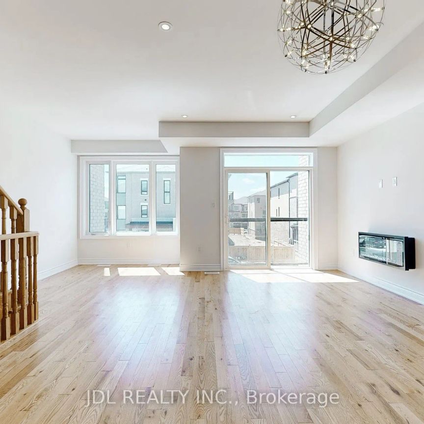 Condo Townhouse For Lease | N9249432 - Photo 1