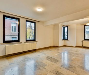 Ruim appartement met 2 slaapkamers en privatieve kelder - Photo 4