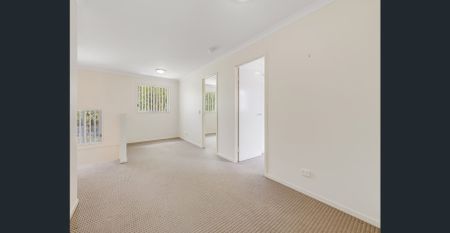 Spacious and Tranquil 4-Bedroom Townhouse - Photo 5