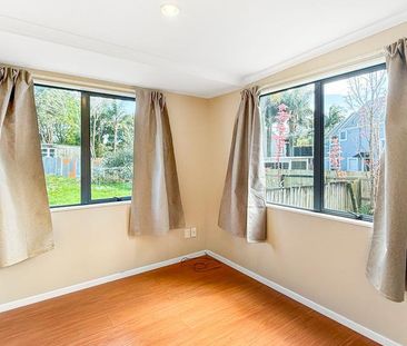 Spacious 8 bedroom home for rent in Kingsland! - Photo 1