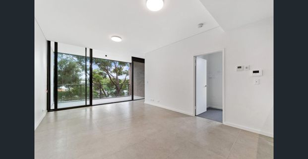 MODERN & SPACIOUS - Photo 1