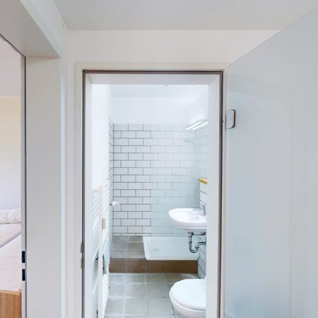 Möbliertes Zimmer in Frauen-WG in zentraler Lage für Studenten und Azubis - Photo 4