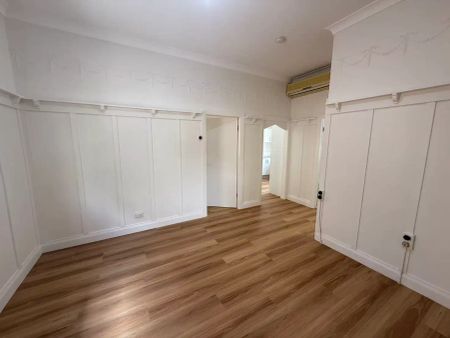 “Newly Renovated 4 Bed Queenslander with Courtyard” - Photo 3