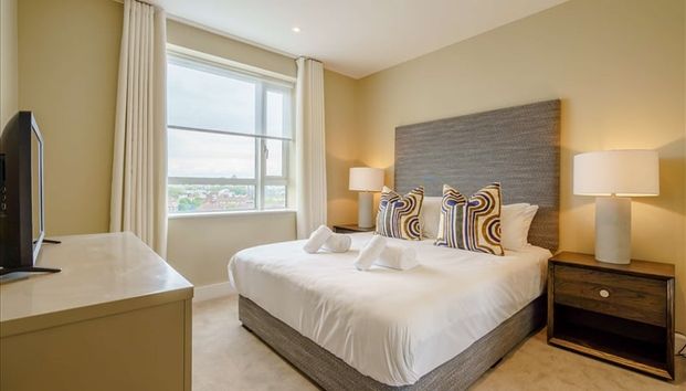 Two Bedroom Two Bathroom Apartment To Let Canary Wharf E14 - Photo 1