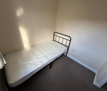 3 bedroom House To Let - Photo 5