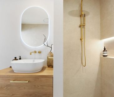 Newly renovated stylish duplex with pool, double garage and walk-to... - Photo 4