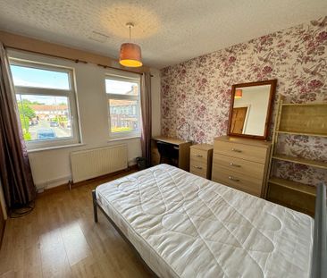 Giles Avenue, Tang Hall - P1849 - Photo 4