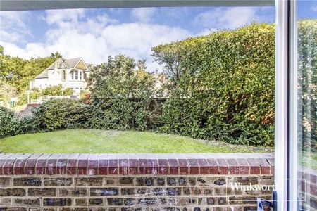 Tudor Lodge, Holden Road, Woodside Park, London, N12 - Photo 4