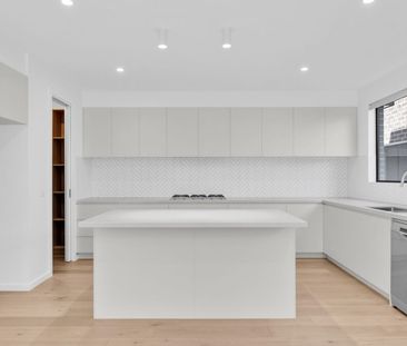 Brand New Contemporary Living in Prime Mount Waverley Location - Photo 6