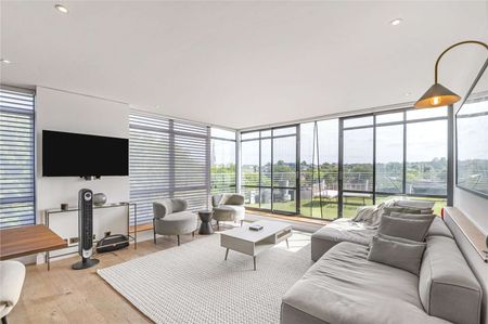 A gorgeous three bedroom apartment with underground parking and private roof terrace. - Photo 5