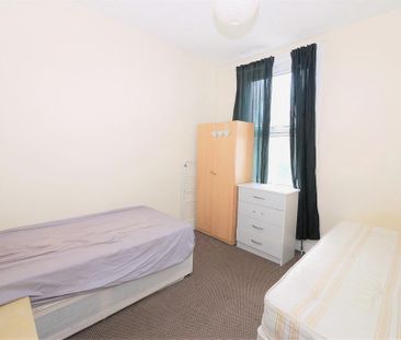 4 bedroom terraced house to rent - Photo 5