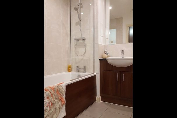 1 Bed Flat, Laval House, TW8 - Photo 1