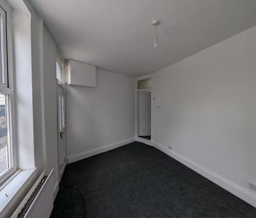 2 bedroom house to rent - Photo 1