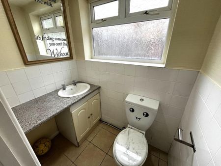 2 bedroom end of terrace house to rent - Photo 5