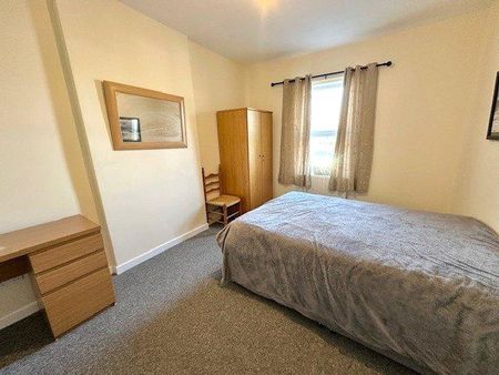 1 bedroom in a house share to rent - Photo 5