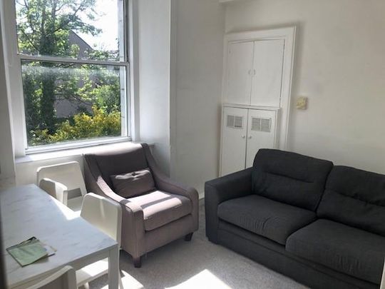 4 bedroom flat to rent - Photo 1