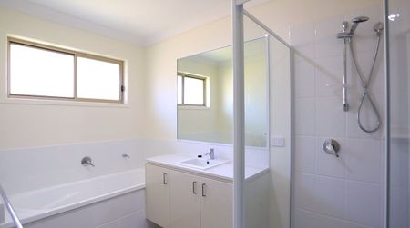 Spacious & Modern Family Home in Pimpama! - Photo 5