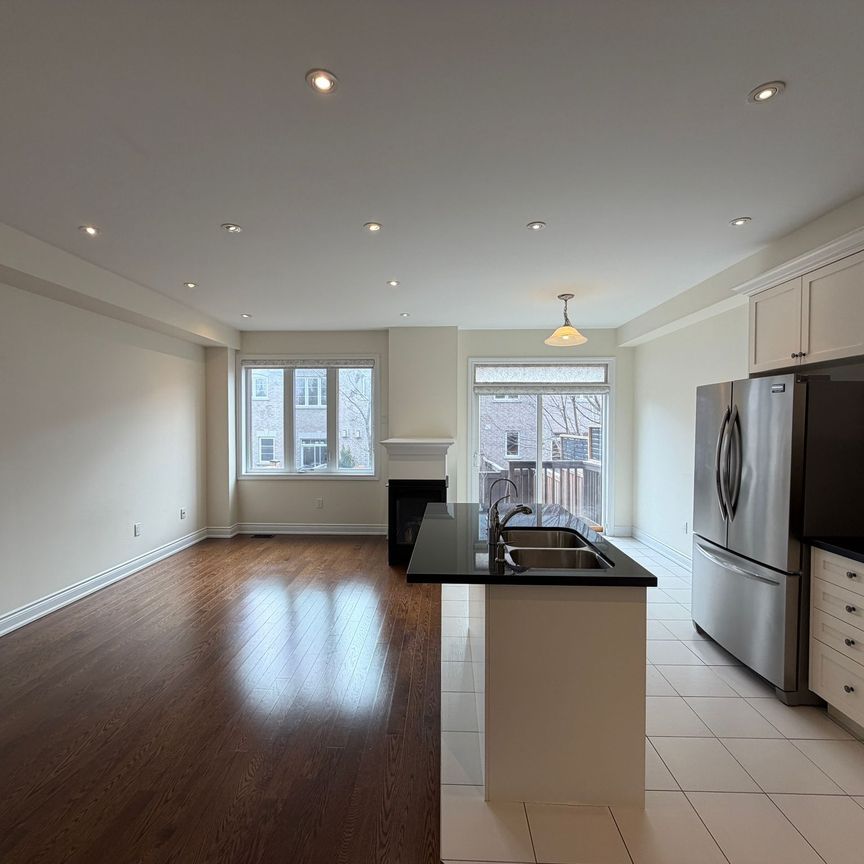 For Lease - 3 Mazarine Lane, Richmond Hill, Ontario - Photo 1