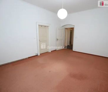 Prostorný slunný byt 4+1 ve třetím patře secesní cihlové budovy v c... - Photo 3