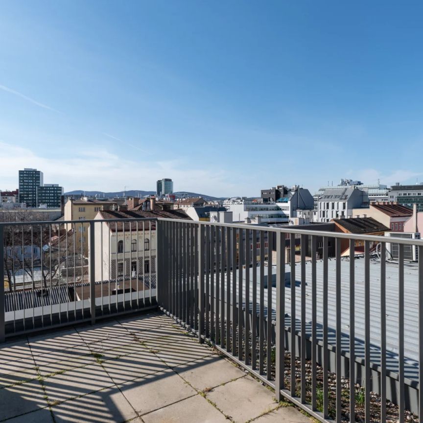 ALLEIN ODER ZU ZWEIT - LICHTDURCHFLUTETE DACHGESCHOSSWOHNUNG MIT ZWEI TERRASSEN - TEILKLIMATISIERT - Photo 1